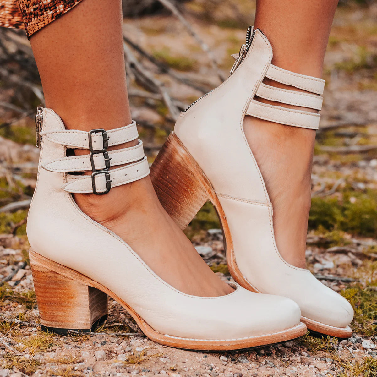 SOFIA | COURT SHOES WITH STRAPS